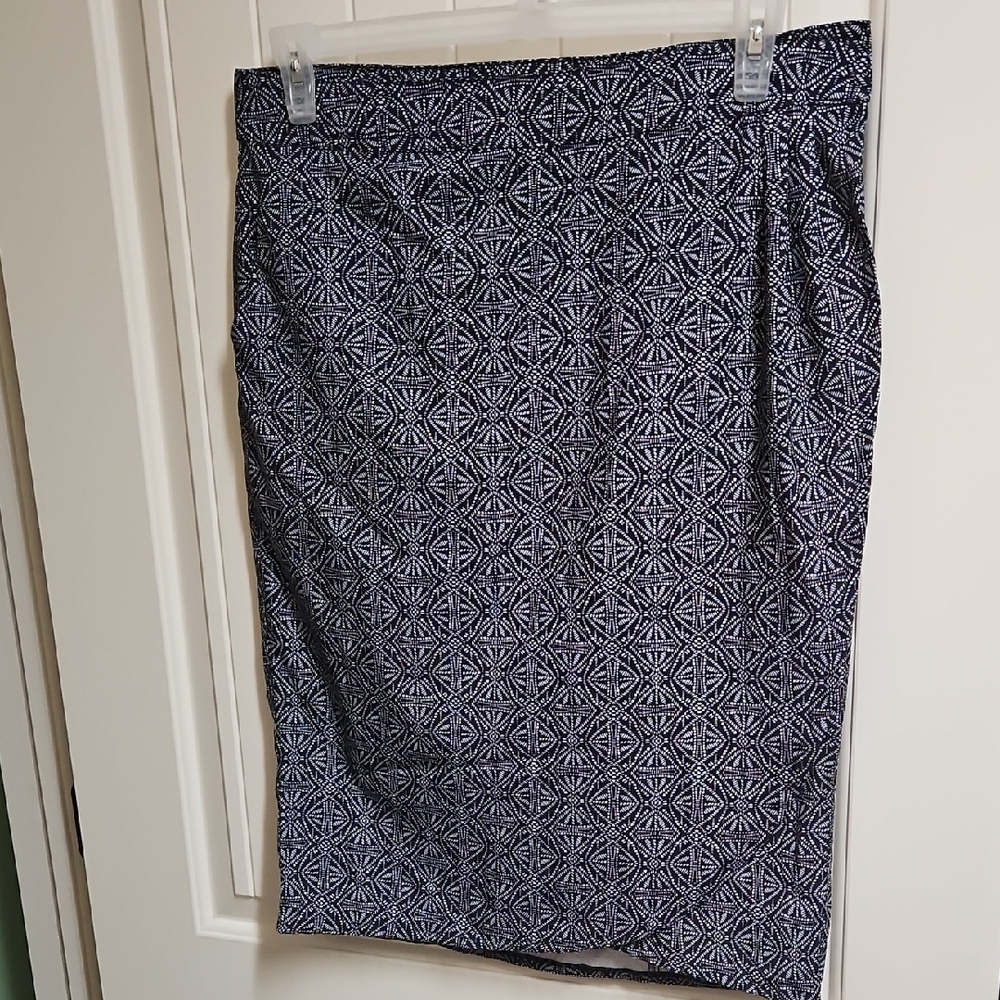 Ripskirt Hawaii Black and White Patterned  Length 3 Below Knee Velcro Closure